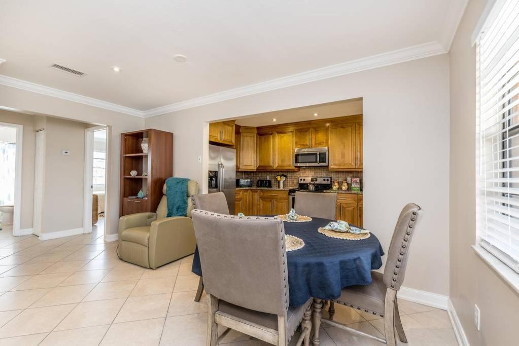 Villa Ocean Vacation Breeze à Lantana Extérieur photo